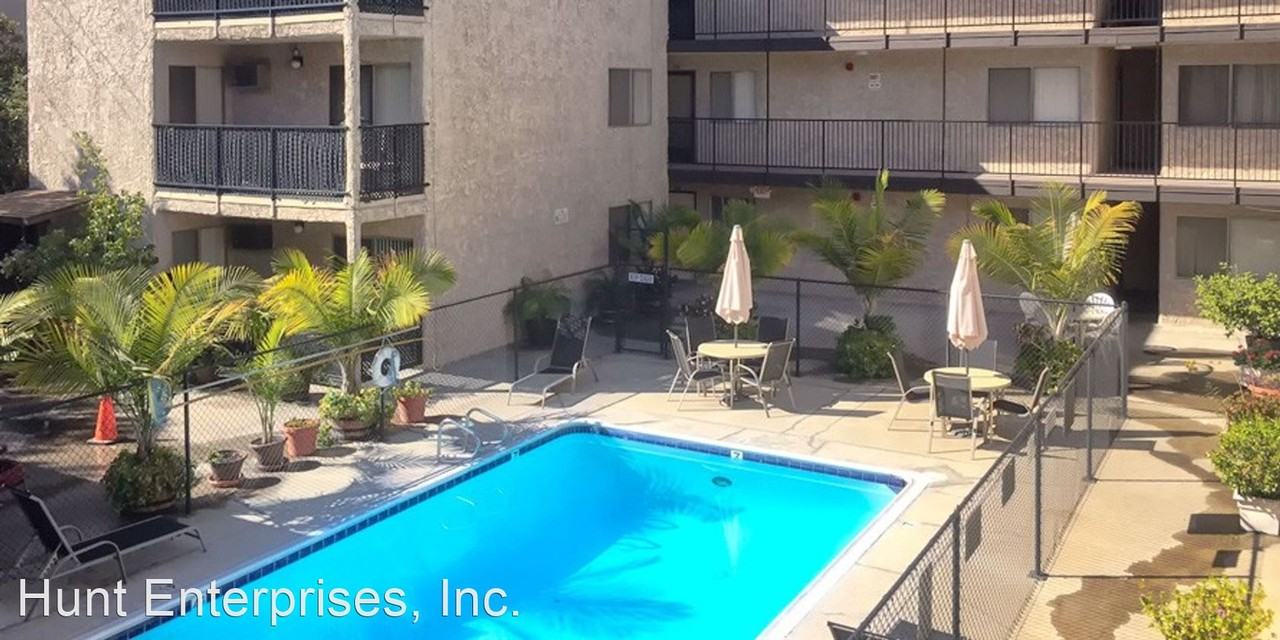 GLEN ARBOR 340 BURCHETT STREET - Photo 2 of 6