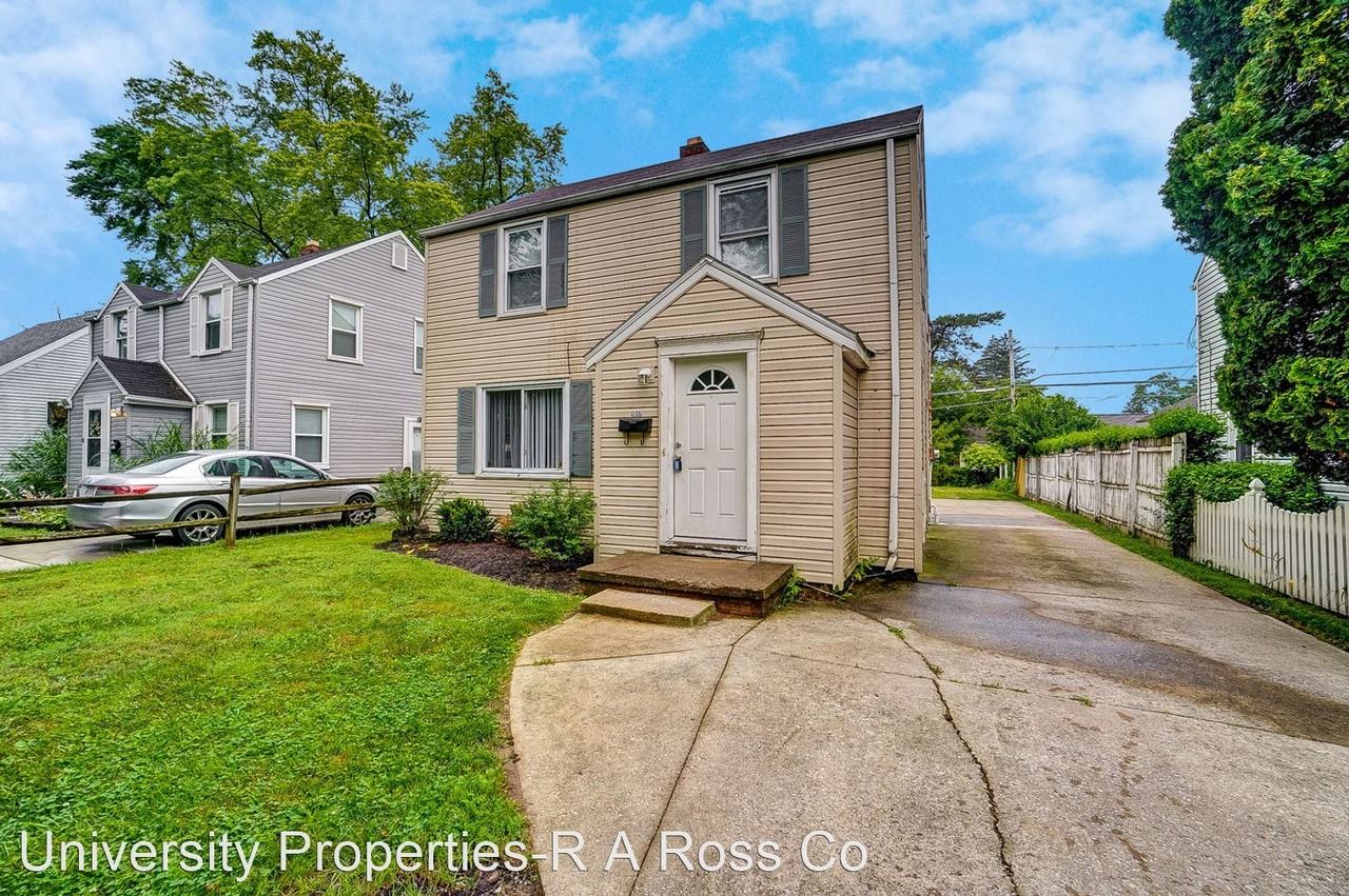 1017 Searles - Photo 2 of 38