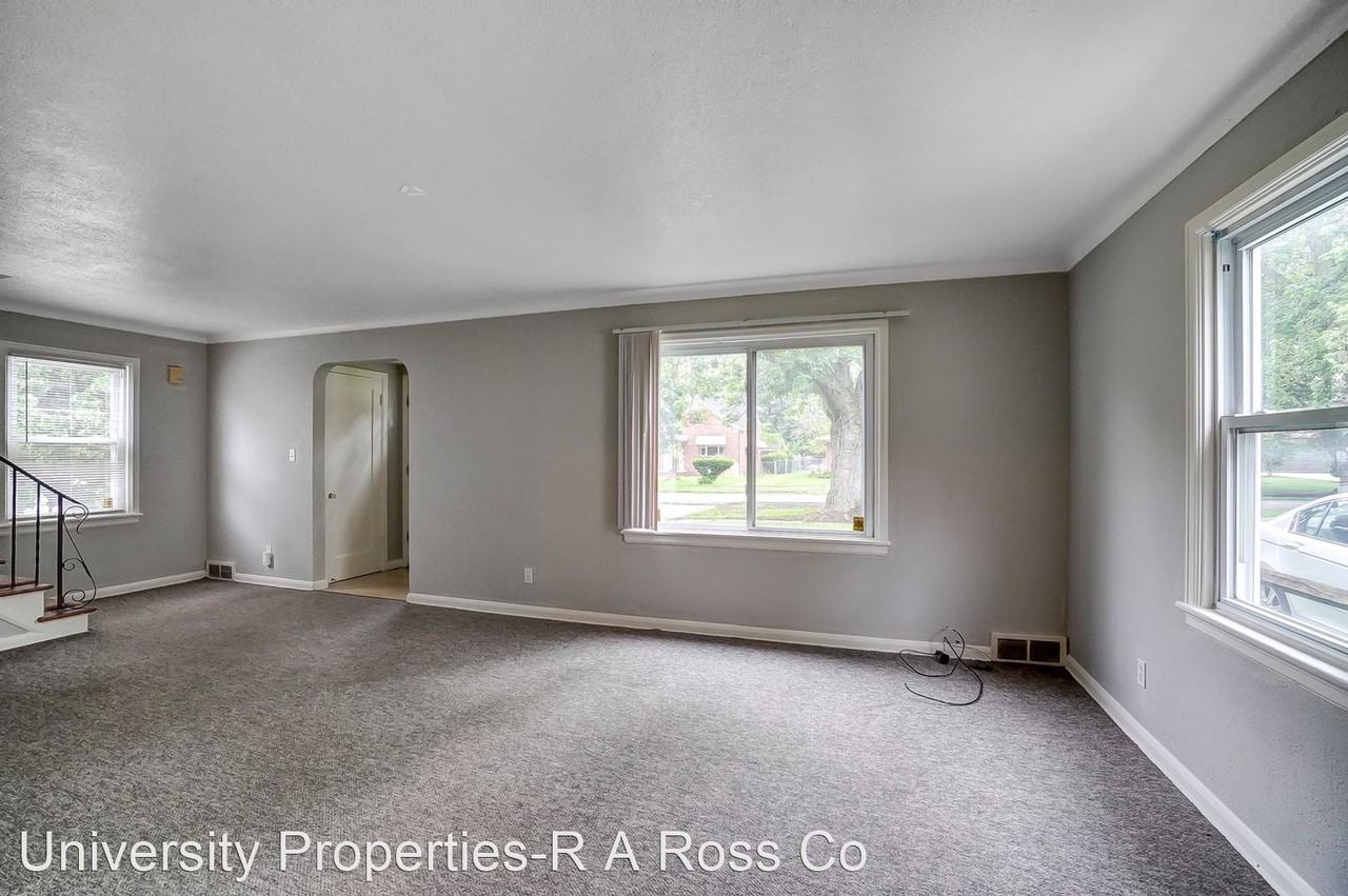 1017 Searles - Photo 3 of 38