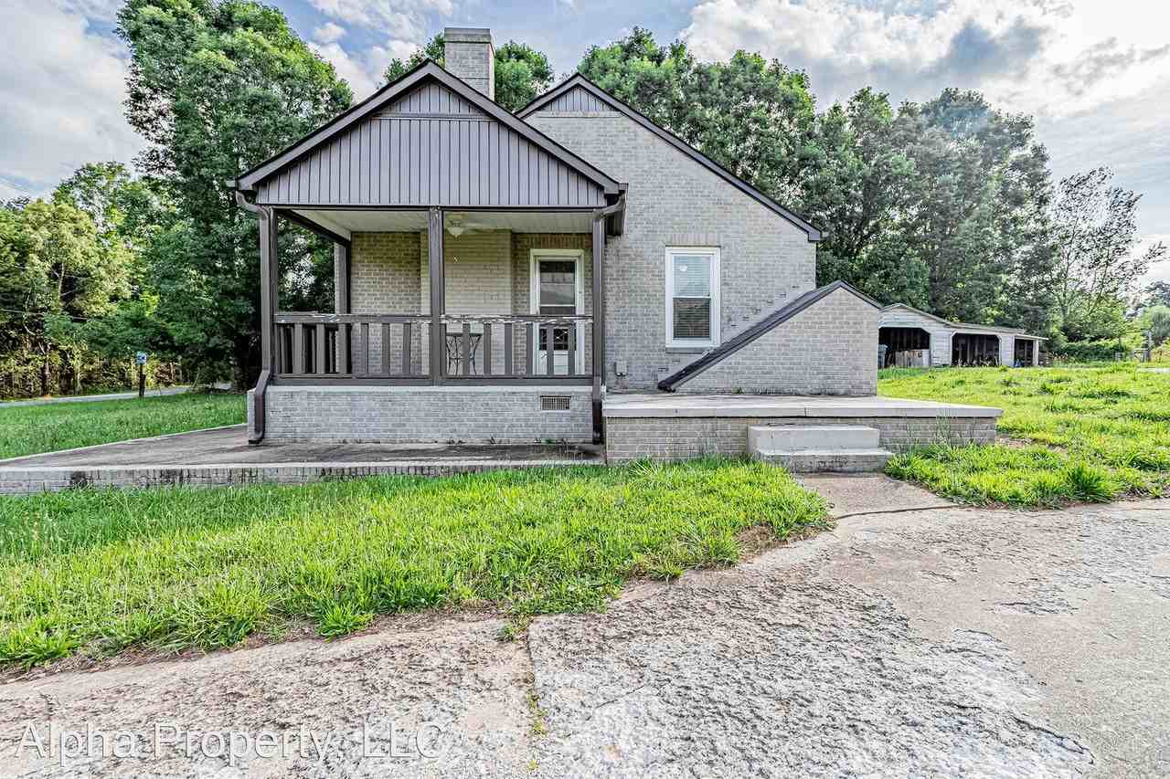 1015 Cely Rd - Photo 3 of 15