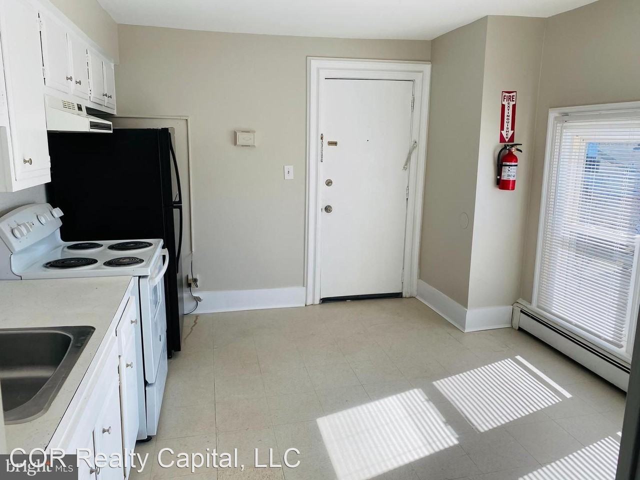 307 N East Ave - Photo 2 of 14