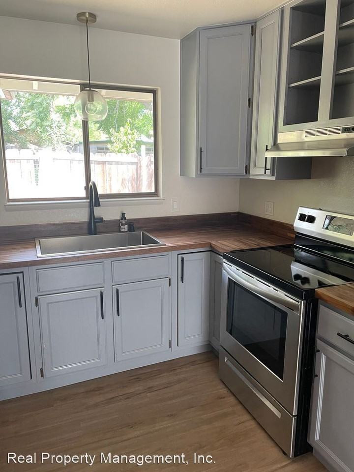 2750 Potts Lane - Photo 3 of 12