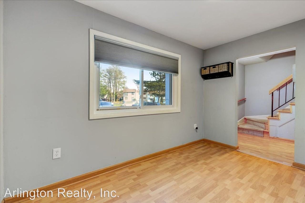 219 Willow Ter - Photo 3 of 26