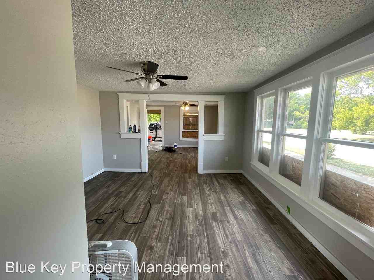 2045 N Maplewood Ave - Photo 3 of 5