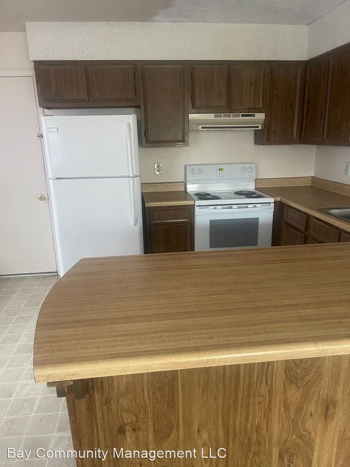 706 North Park - Photo 2 of 13