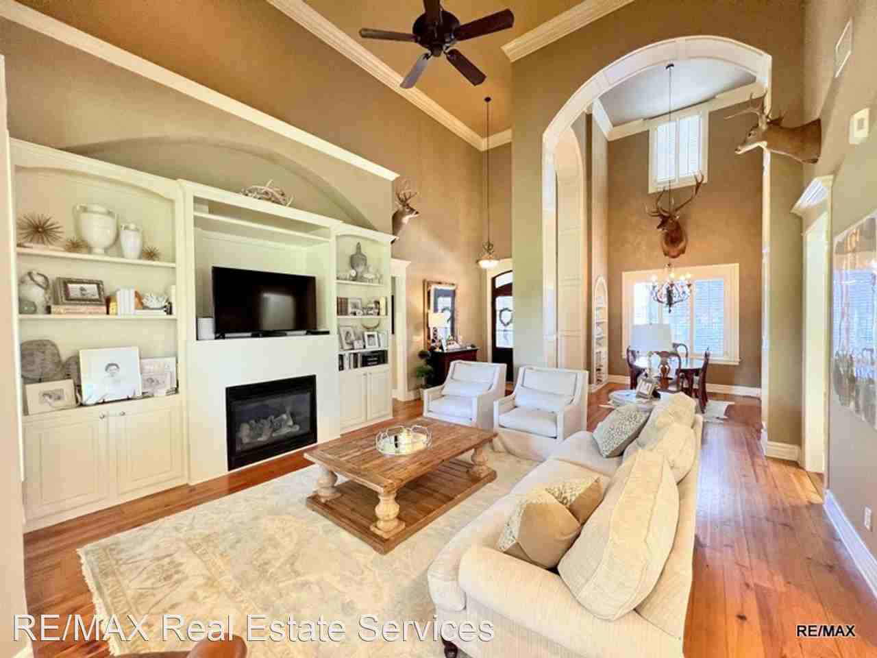 10945 Angelles Cv - Photo 3 of 18