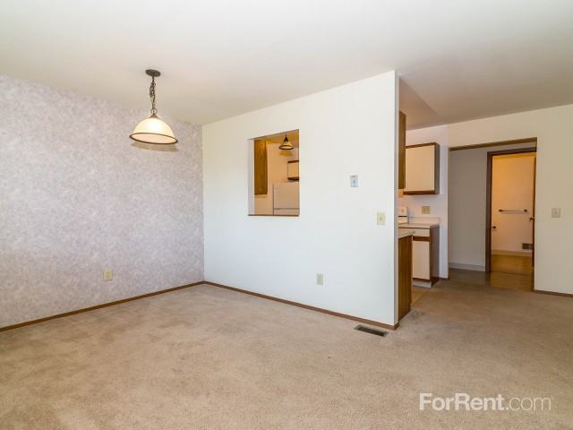 Oaktree Apartments - Photo 2 of 32