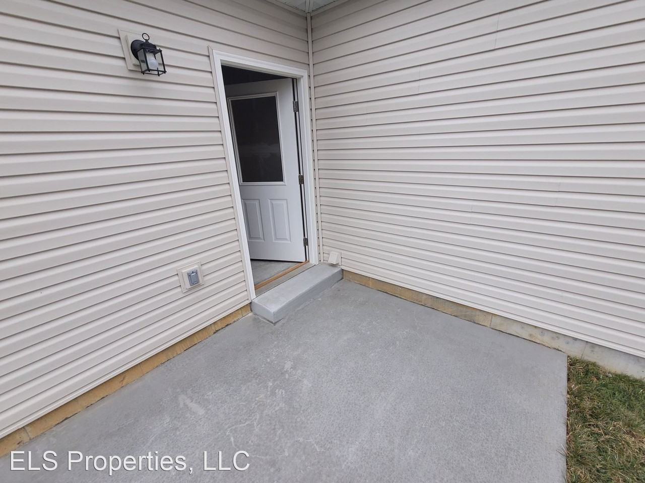 400 Daniel Court - Photo 3 of 28