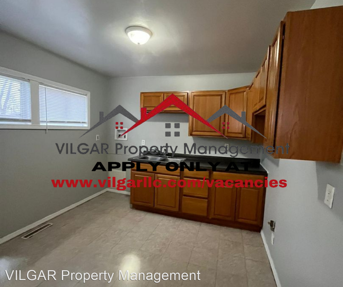 2521 E 23rd Ave - Photo 3 of 16