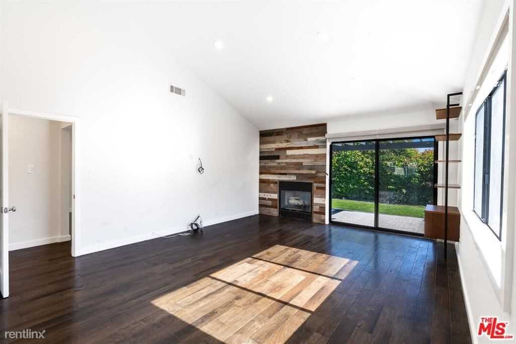 11224 Woolford St - Photo 3 of 13