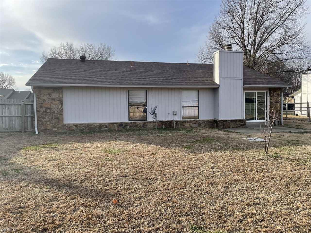 11447 S Douglas Ave - Photo 2 of 10