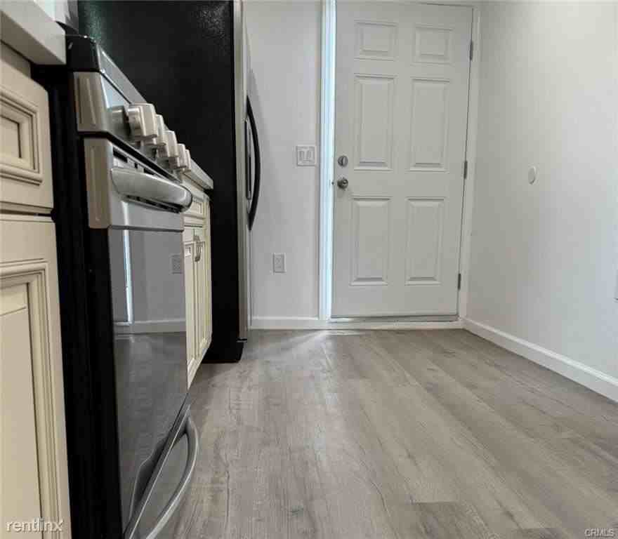 7317 White Oak Ave - Photo 2 of 9