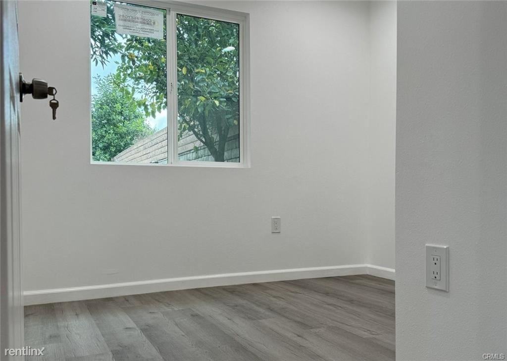 7317 White Oak Ave - Photo 3 of 9