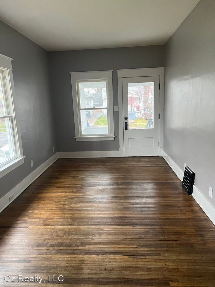 2027 Berkshire Pl, Toledo, OH 43613 2 Bedroom House for 775/month Zumper