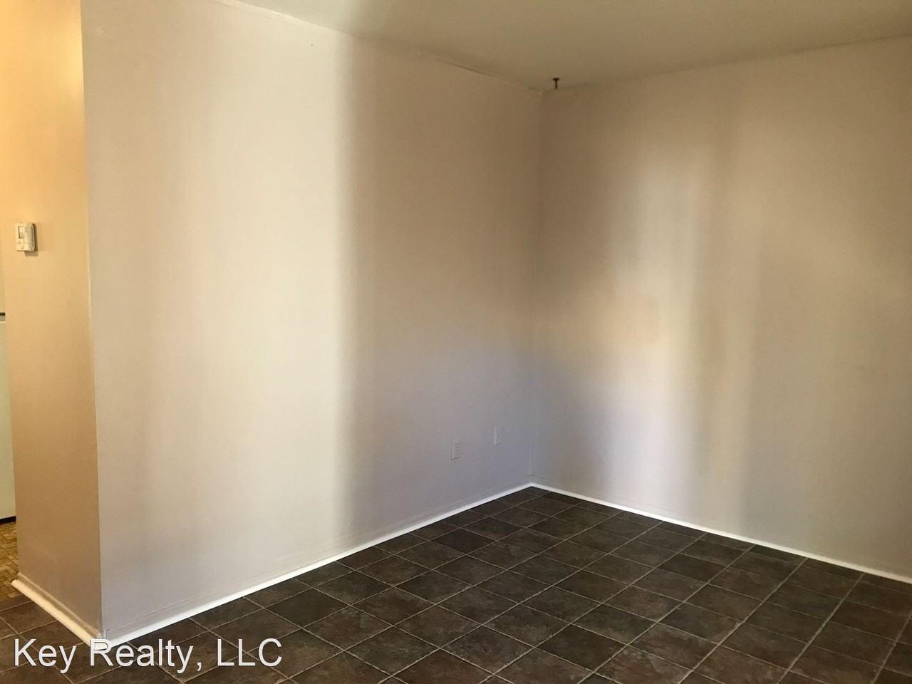 911D College Dr - Photo 2 of 8