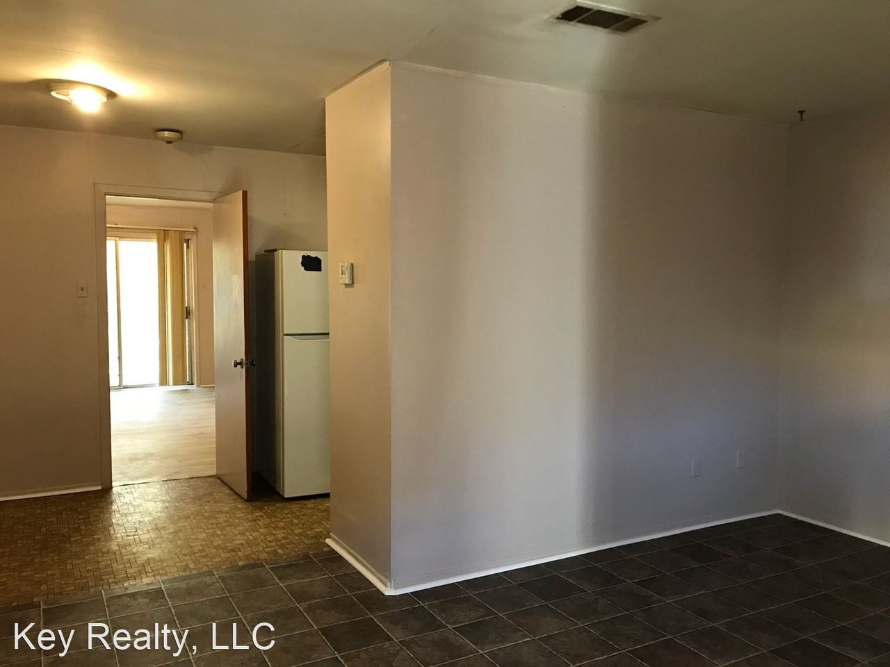 911D College Dr - Photo 3 of 8