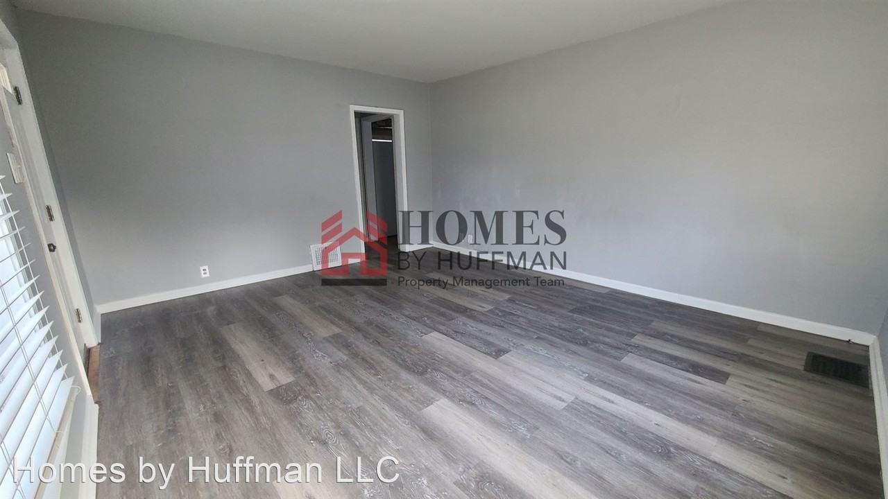 701 E Riverside Drive - Photo 3 of 11