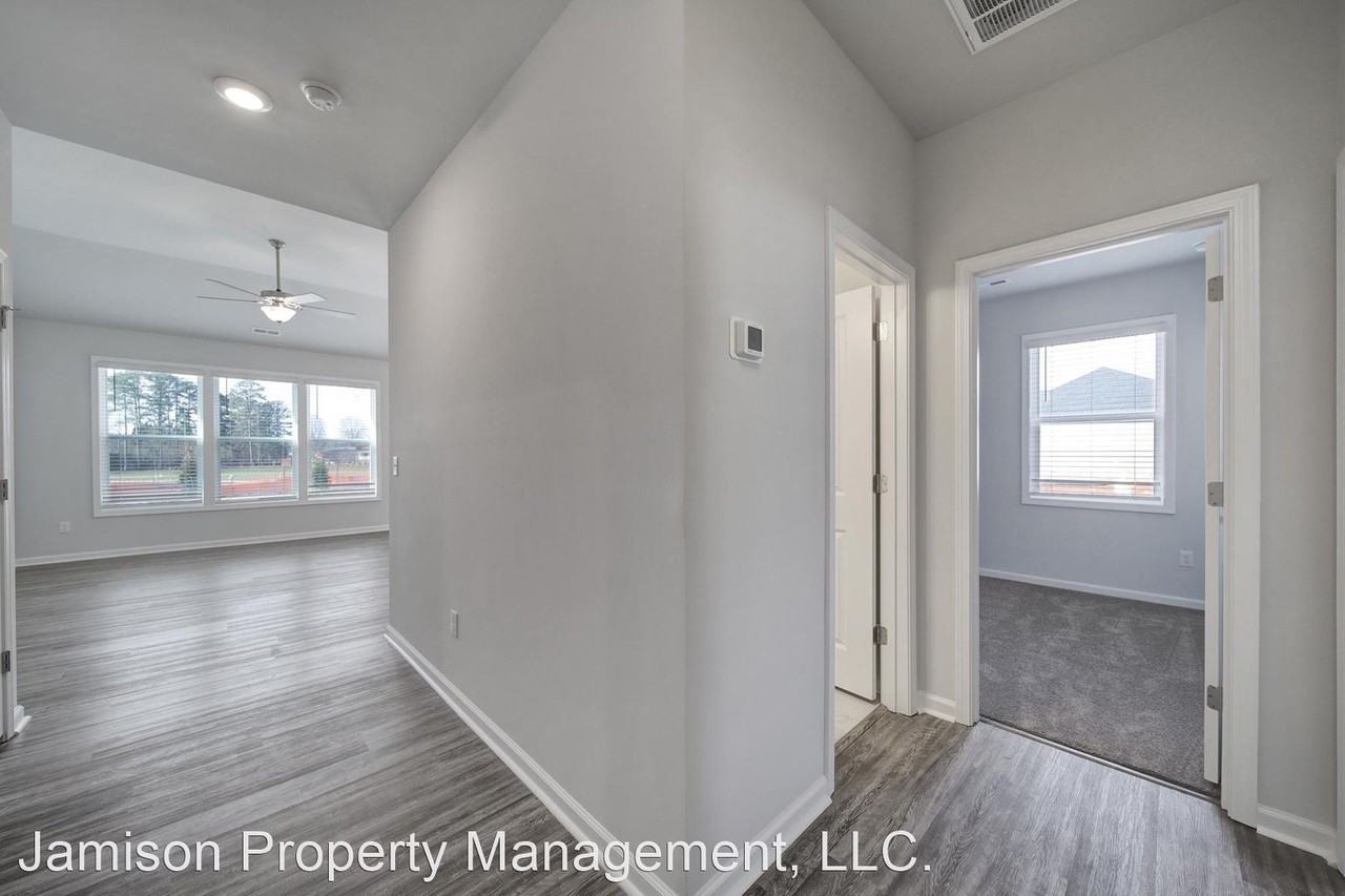 8213 Mccormick St - Photo 2 of 28