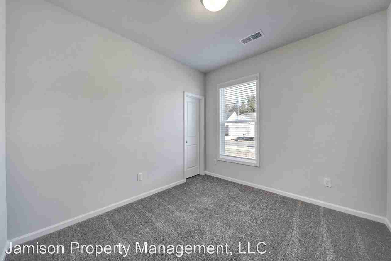 8213 Mccormick St - Photo 3 of 28