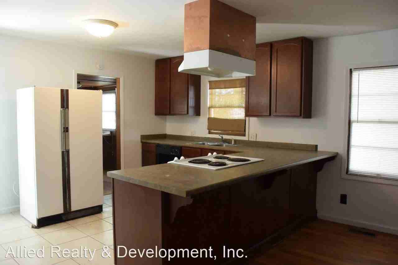 1602 23rd Ave E - Photo 2 of 5