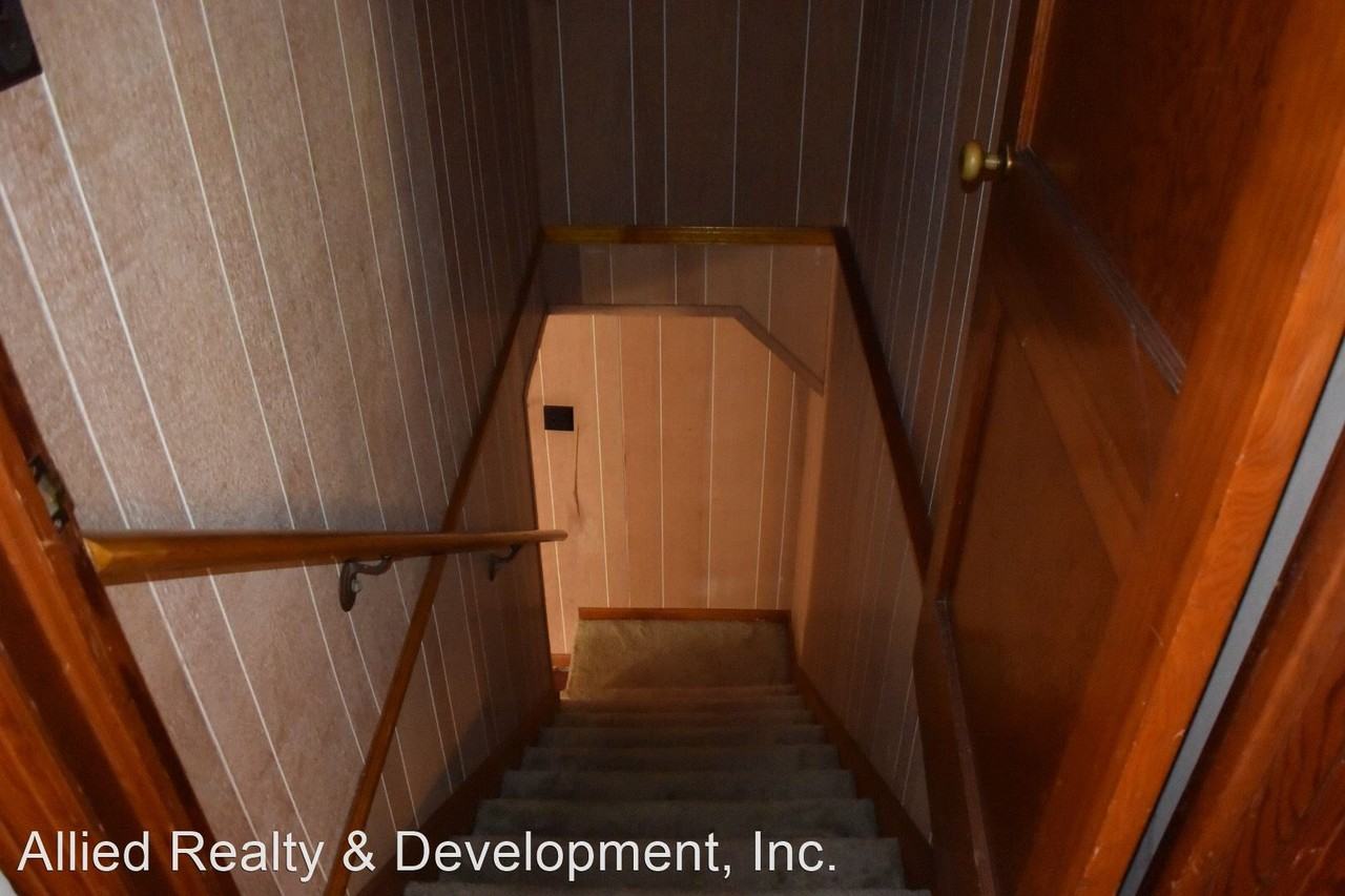 1602 23rd Ave E - Photo 3 of 5