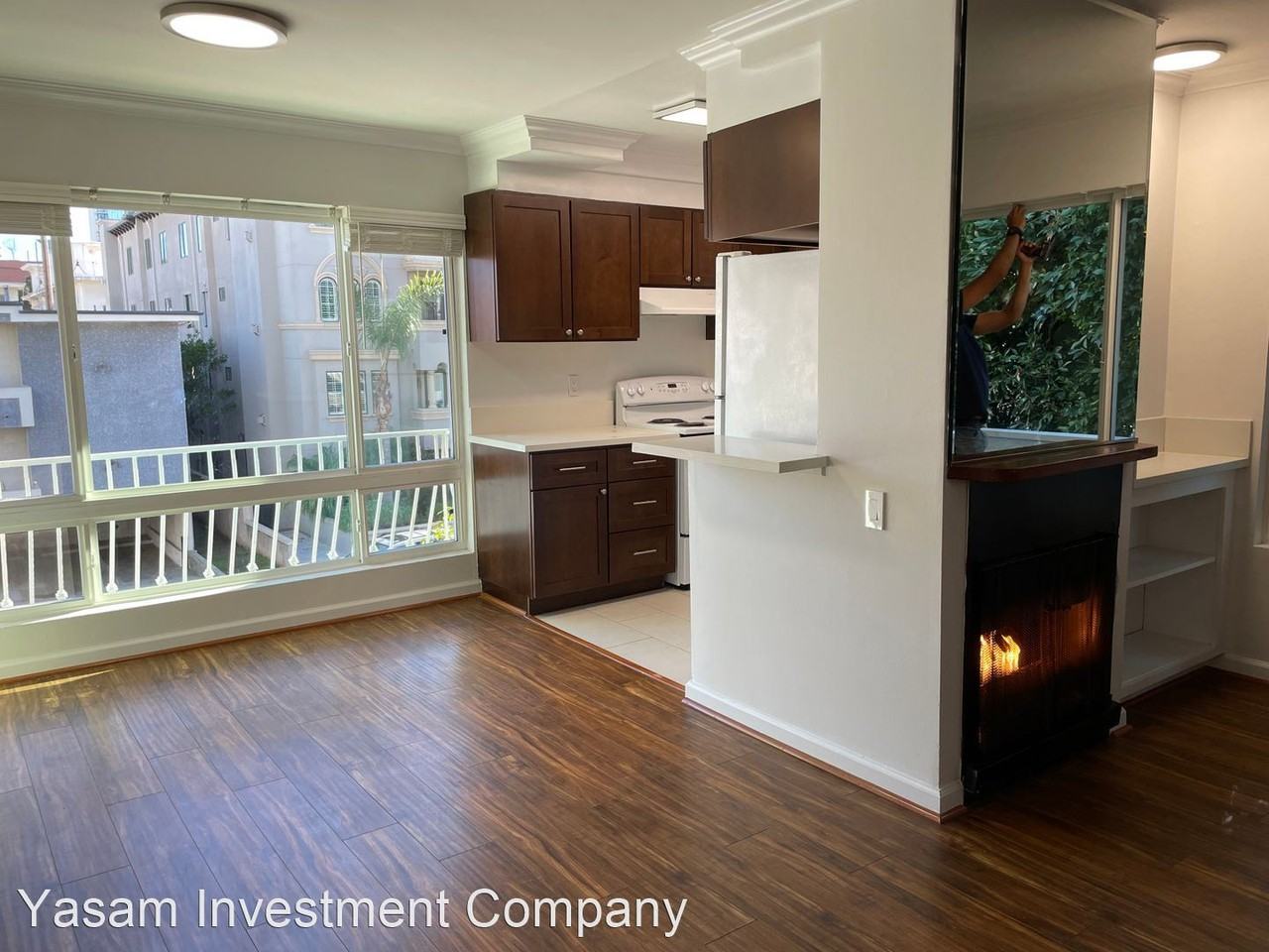 Jewel box in the heart of Brentwood. Walkers paradise. Extra large remodeled units with many amenities. - Photo 2 of 18