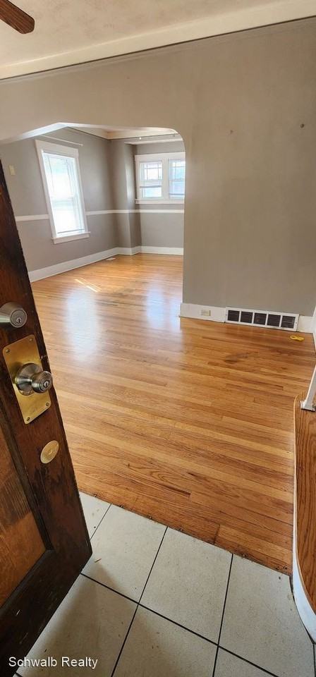 4902 California St - Photo 3 of 4