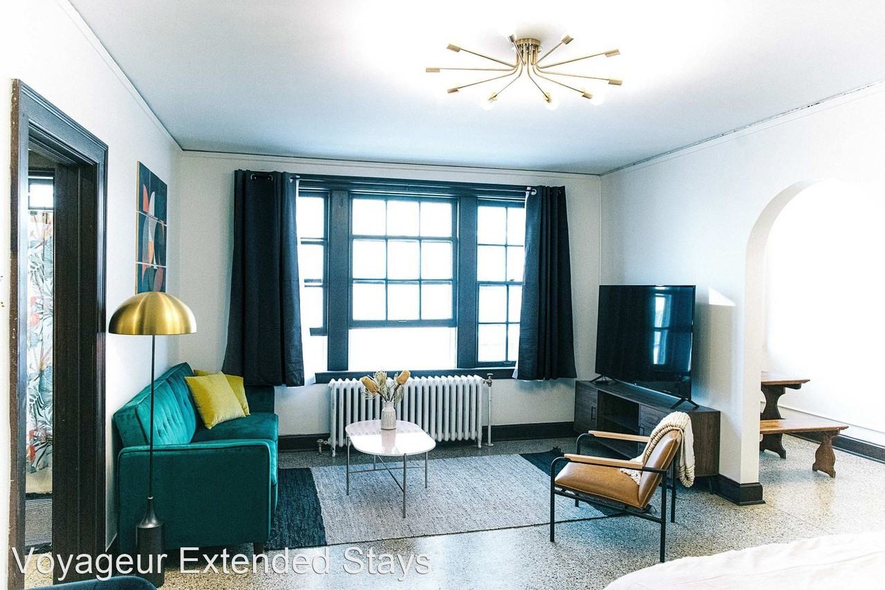 126 East Wilson St - Photo 2 of 32