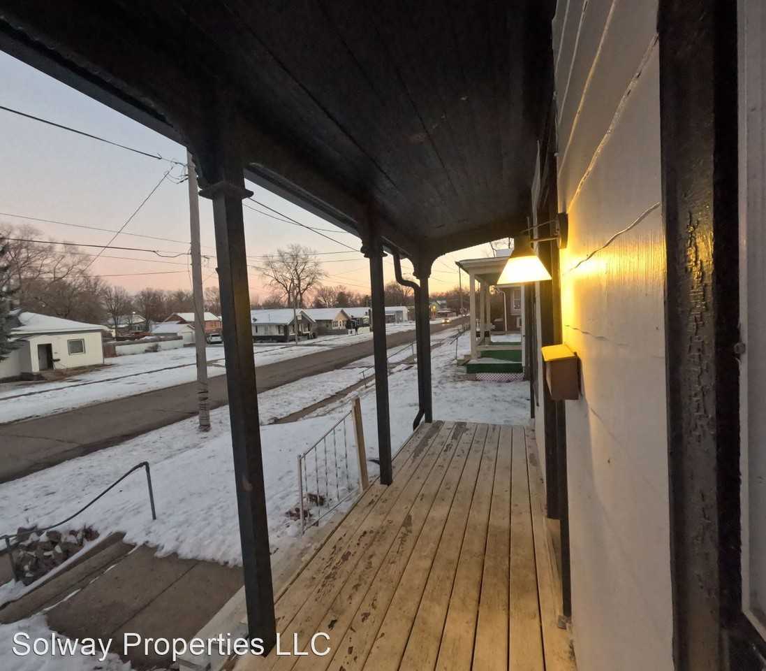 1725 Center St - Photo 3 of 13