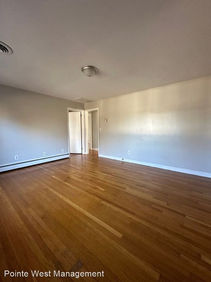 1017 Montgomery St - Photo 2 of 10