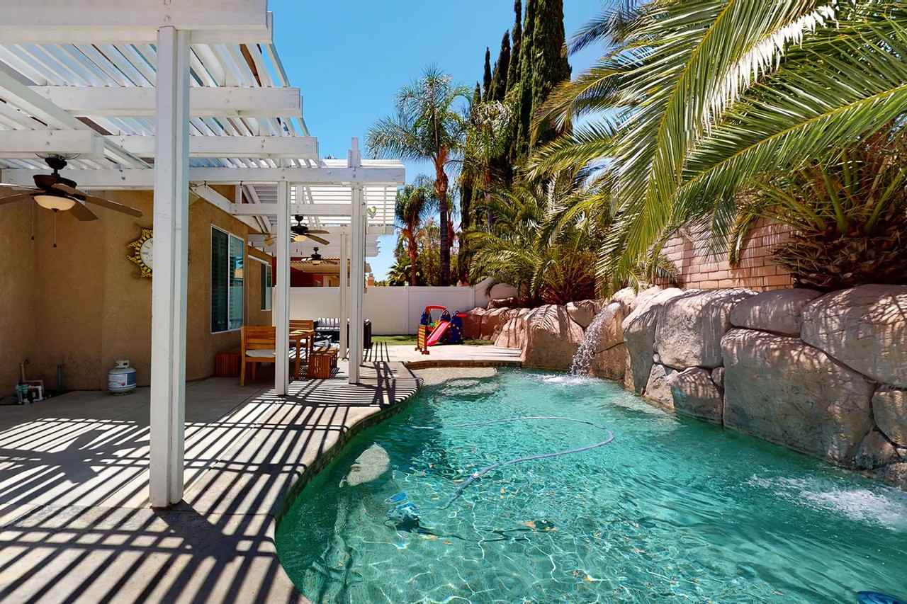 3071 Hampshire Cir - Photo 2 of 39