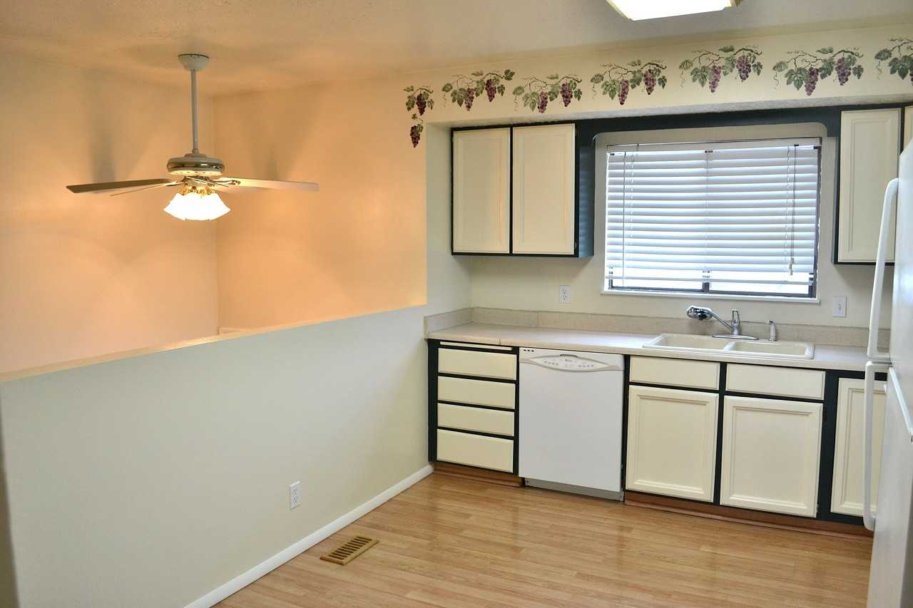 5666 Aspen Ct - Photo 3 of 11