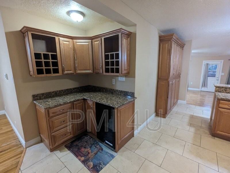 1712 Ross Pl Se - Photo 2 of 45