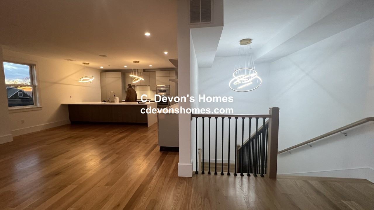 726 E 8th St #3 - Photo 5 of 11