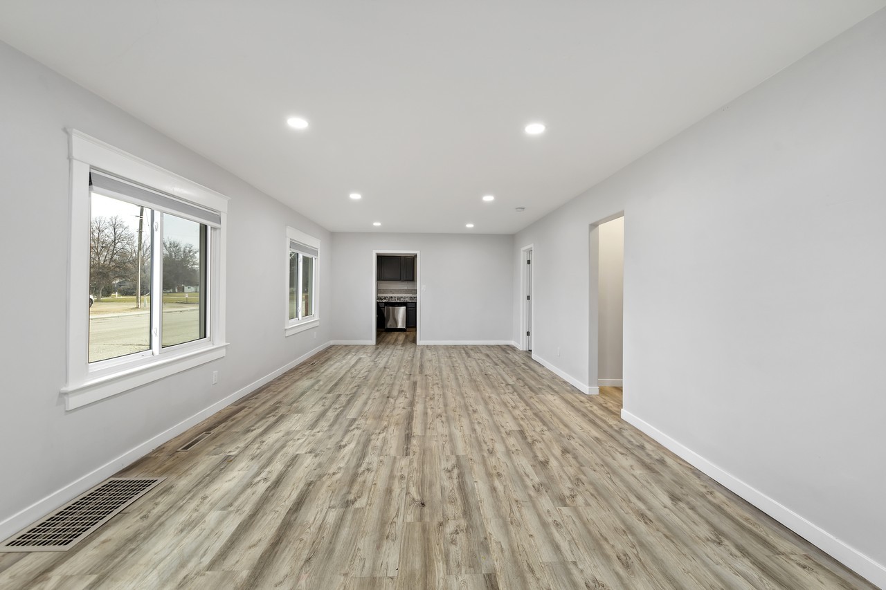 1040 2nd Ave N - Photo 2 of 37