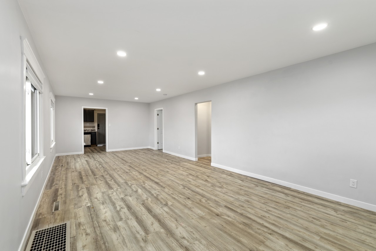 1040 2nd Ave N - Photo 3 of 37