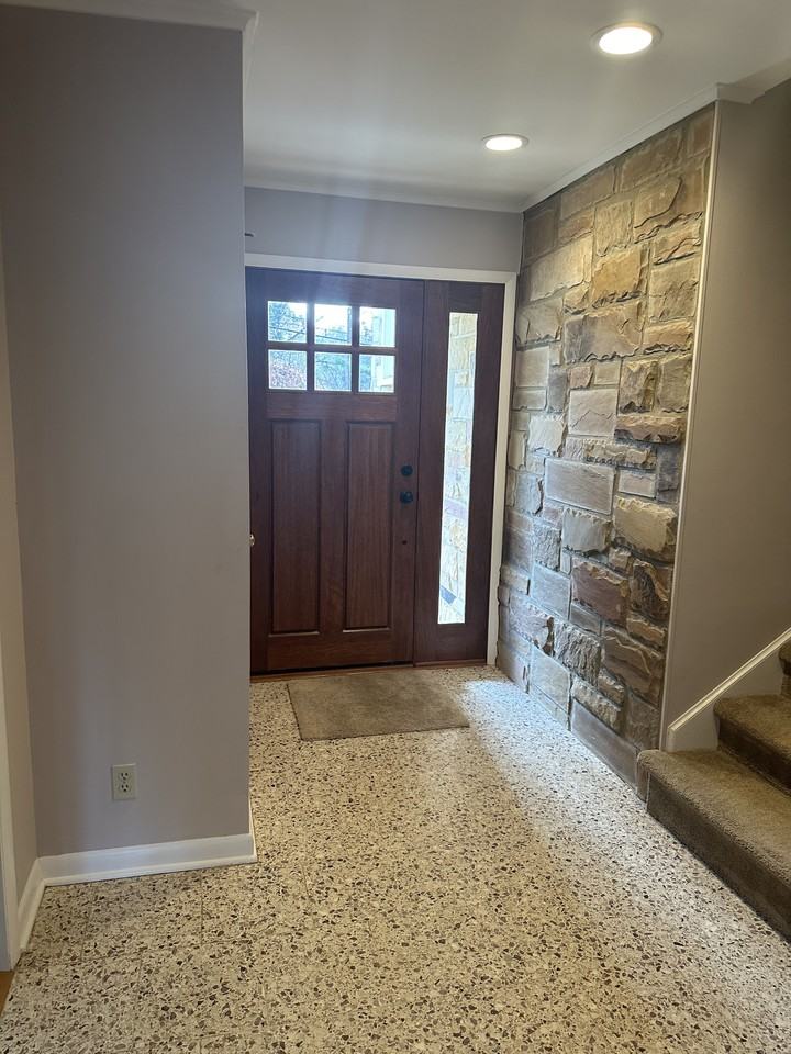 5513 N Hills Dr - Photo 2 of 20