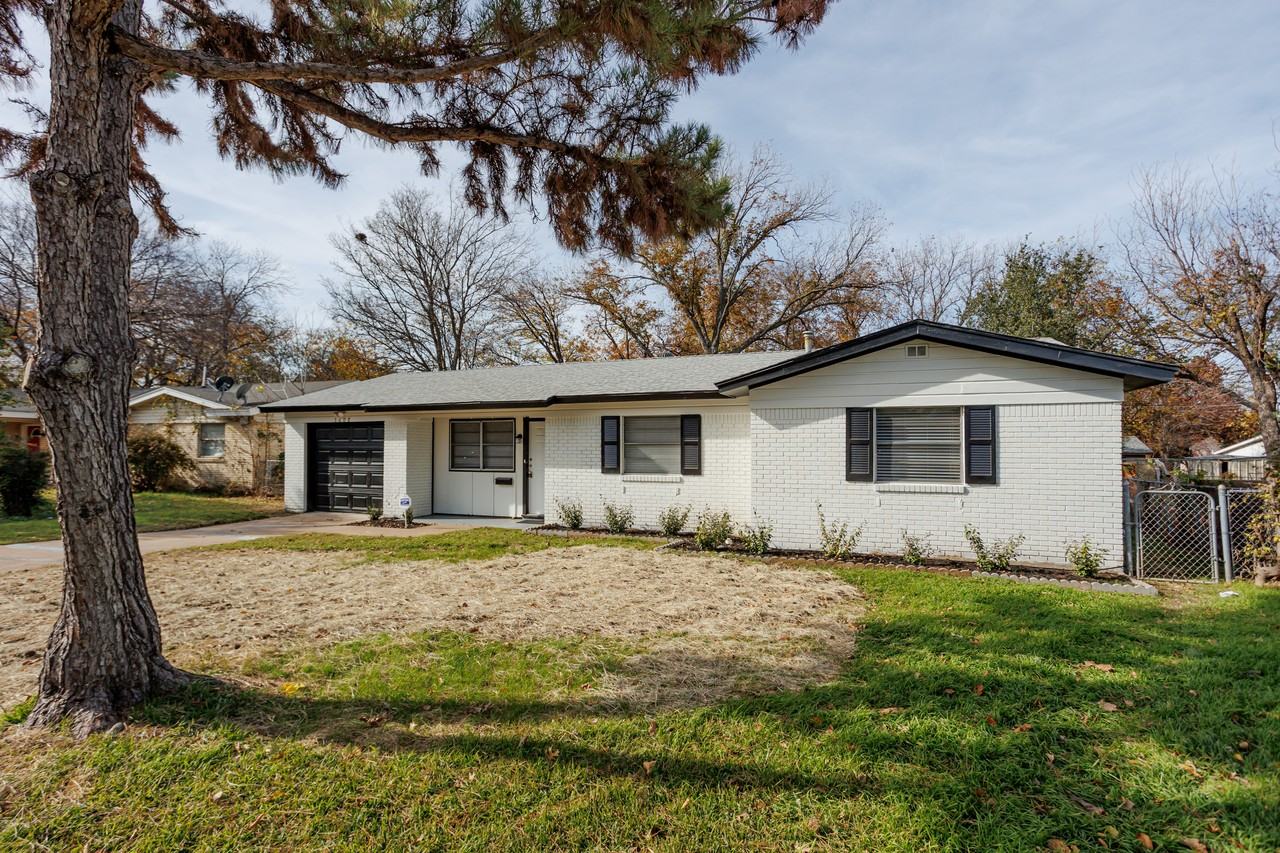 5608 Neystel Rd - Photo 3 of 31