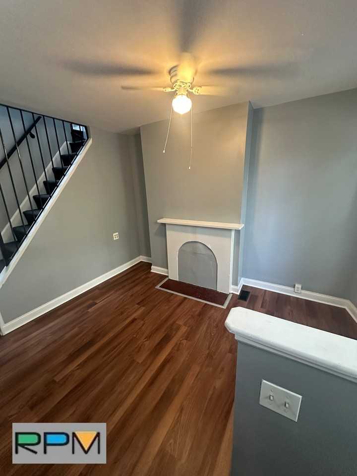 1521 Barclay St - Photo 2 of 9