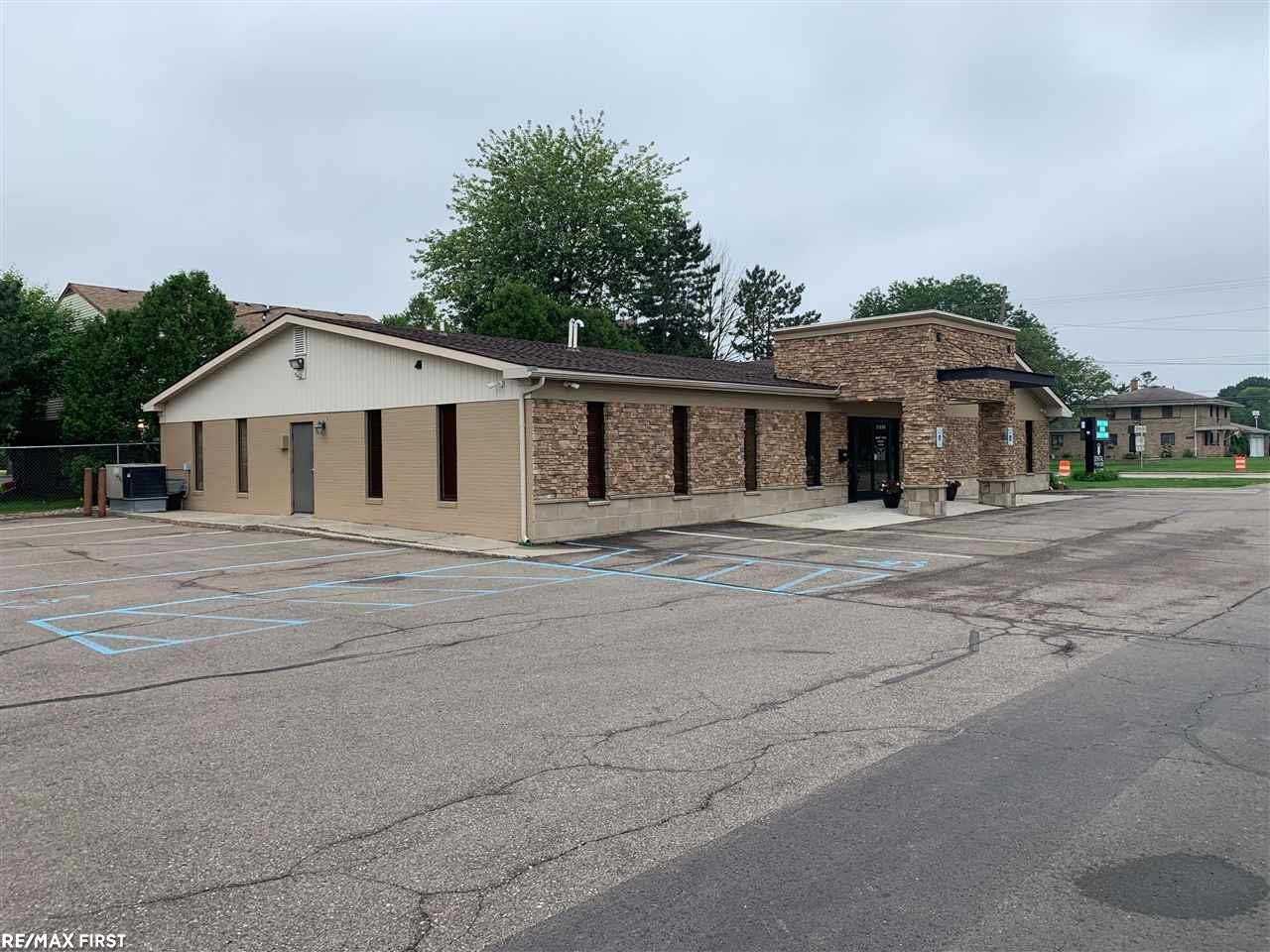 31690 Hoover Rd - Photo 3 of 8