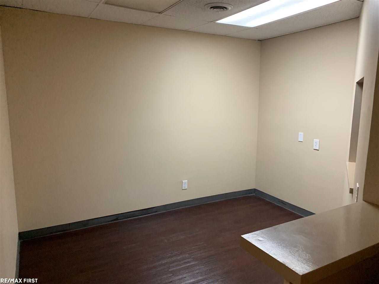 31690 Hoover Rd - Photo 4 of 8