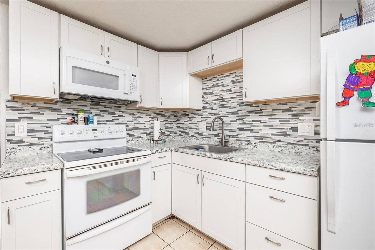 552 Briarwood Rd - Photo 5 of 8