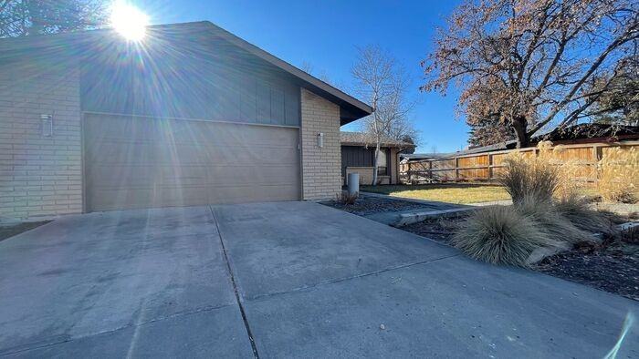 305 Princeton Rd - Photo 2 of 21