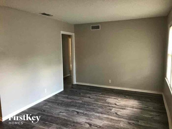 1609 Florence St - Photo 2 of 19