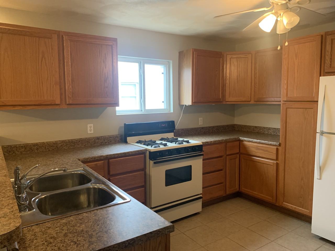 803 East London Avenue - Photo 5 of 17