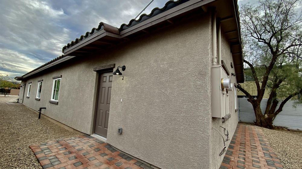 1235 N 13th Ave - Photo 2 of 23