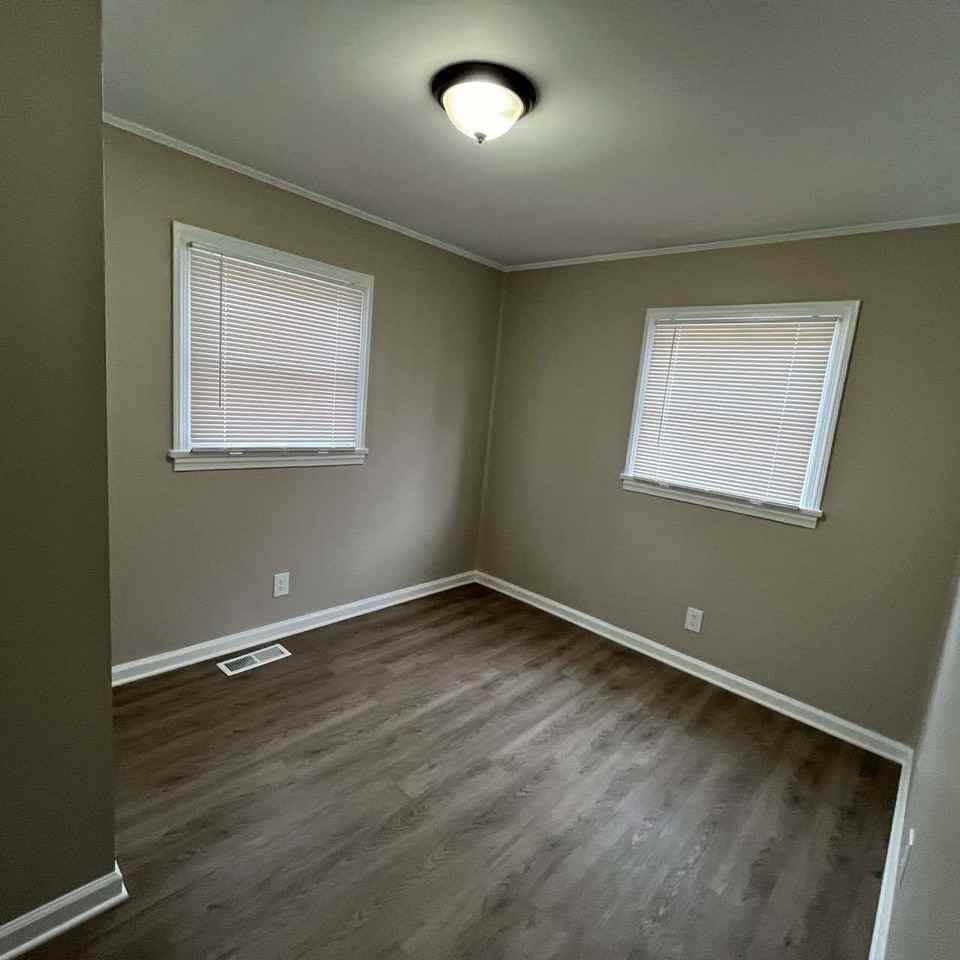 702 Ross Ave #1 - Photo 6 of 7
