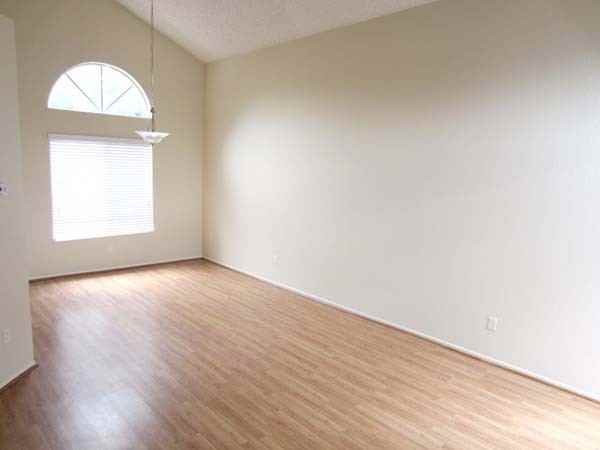 2565 Waterford Ct - Photo 2 of 12