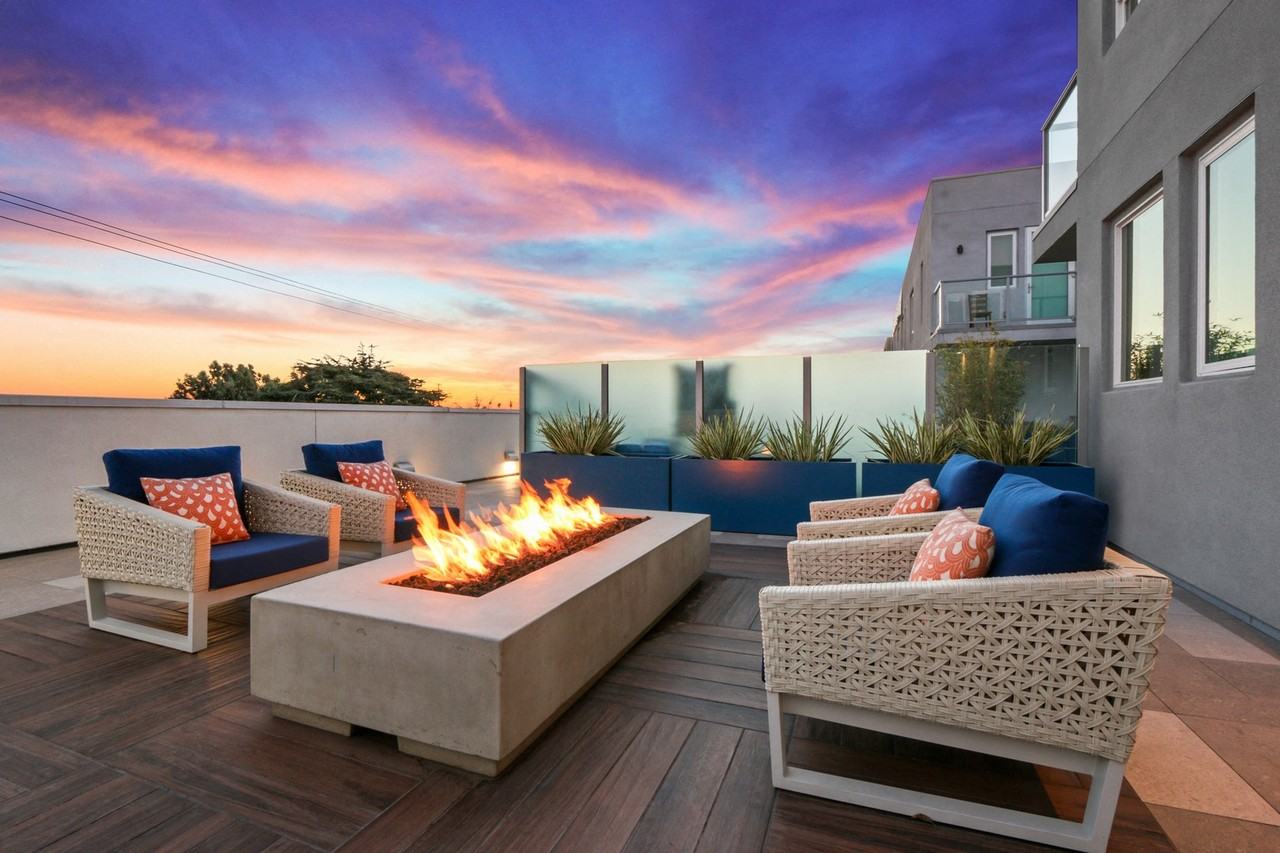 &Pico - Photo 2 of 64