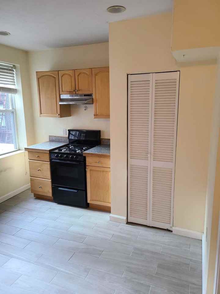 Hanover St - Photo 5 of 10